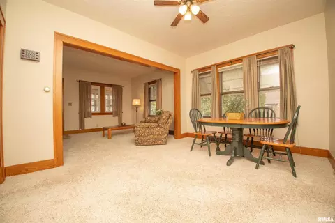 2383 30th St, Moline, IL 61265 photo 9