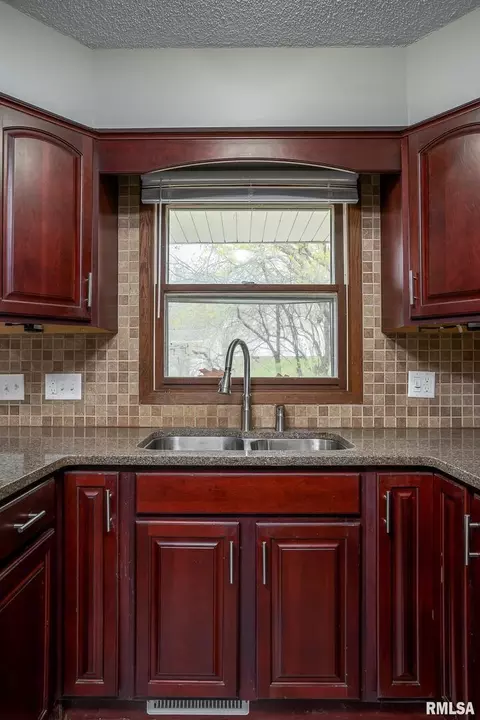 3404 11th Ave, Moline, IL 61265 photo 6