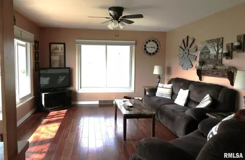 600 S Jackson St, Morrison, IL 61270 photo 11