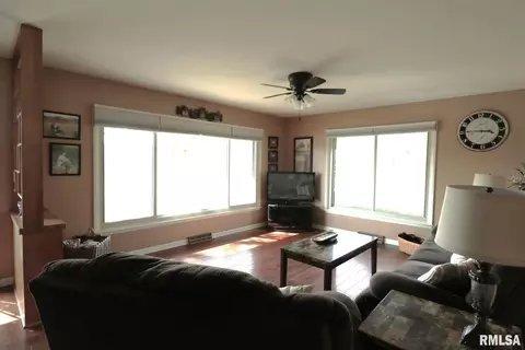 600 S Jackson St, Morrison, IL 61270 photo 12