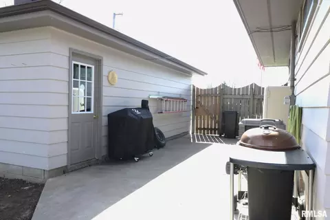 600 S Jackson St, Morrison, IL 61270 photo 5