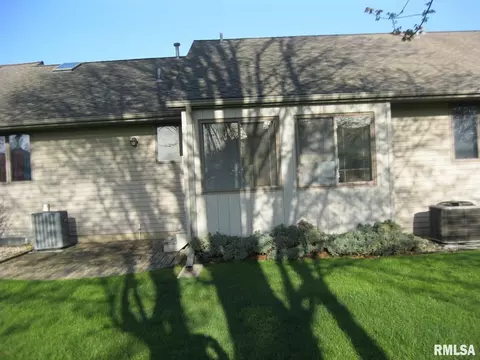 706 Valley View Dr, Fulton, IL 61252 photo 2