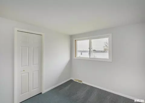 203 E Upper St, Cambridge, IL 61238 photo 17