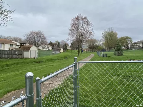 306 Crest Rd, Eldridge, IA 52748 photo 28