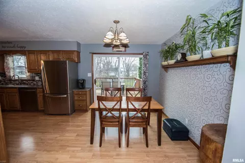 306 Crest Rd, Eldridge, IA 52748 photo 9