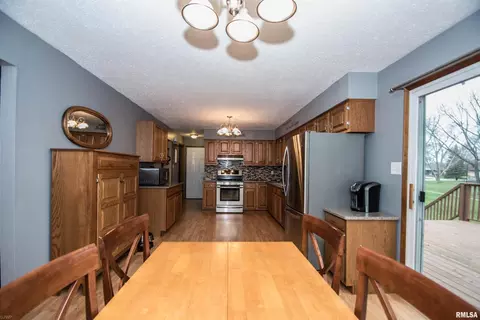306 Crest Rd, Eldridge, IA 52748 photo 8
