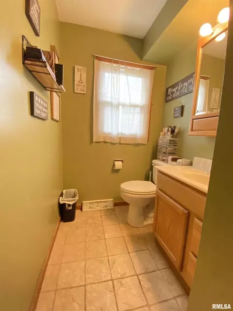 306 Crest Rd, Eldridge, IA 52748 photo 11