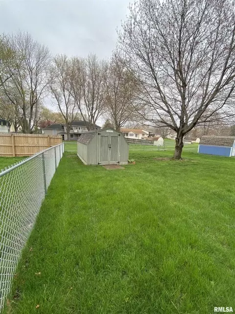 306 Crest Rd, Eldridge, IA 52748 photo 27
