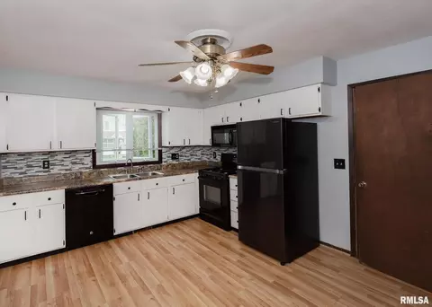 1152 25th St, Moline, IL 61265 photo 3