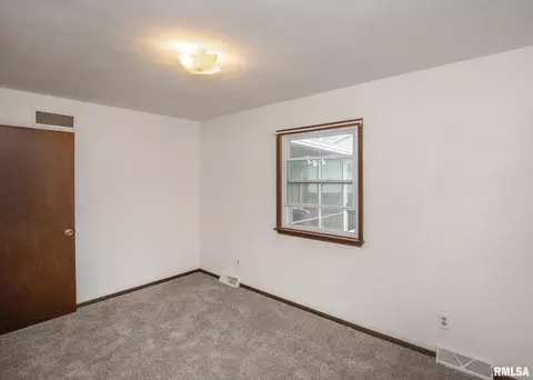 1152 25th St, Moline, IL 61265 photo 9