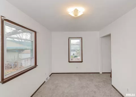 1152 25th St, Moline, IL 61265 photo 8