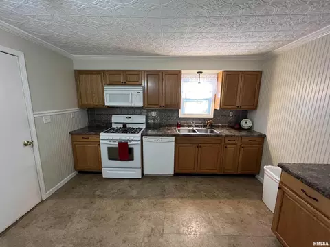 2321 48th St, Moline, IL 61265 photo 3