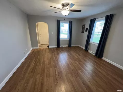 2321 48th St, Moline, IL 61265 photo 2