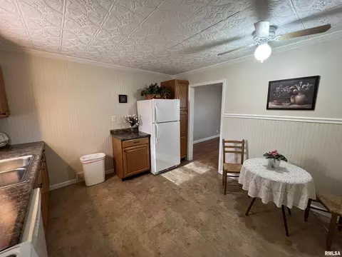 2321 48th St, Moline, IL 61265 photo 4