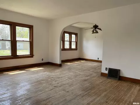 100 N 3rd St, Clinton, IA 52732 photo 4