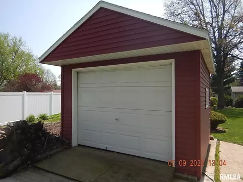 604 Midland Dr, Kewanee, IL 61443 photo 8