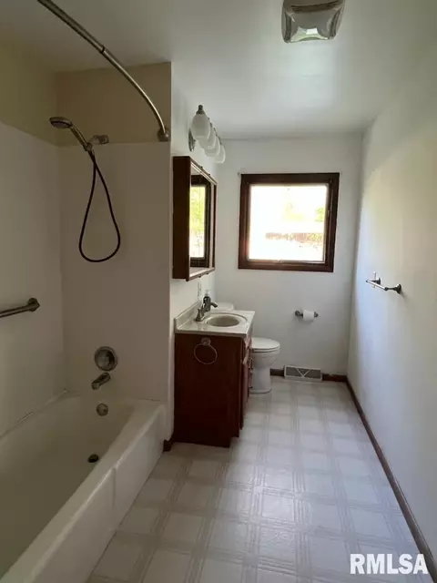 1617 12th St, Silvis, IL 61282 photo 4