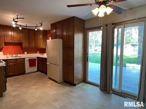 1617 12th St, Silvis, IL 61282 photo 3