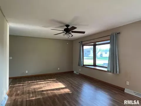 1617 12th St, Silvis, IL 61282 photo 8