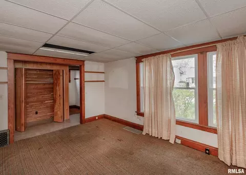 1147 24th St, Moline, IL 61265 photo 9