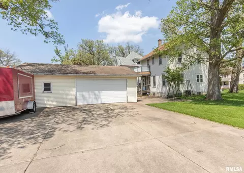 1147 24th St, Moline, IL 61265 photo 3