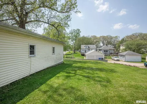 1147 24th St, Moline, IL 61265 photo 5