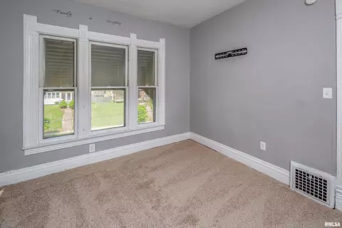 914 25th St, Moline, IL 61265 photo 9