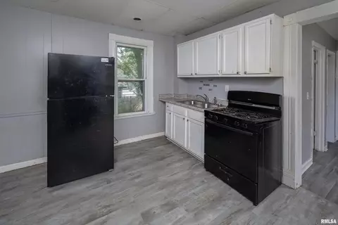 914 25th St, Moline, IL 61265 photo 6