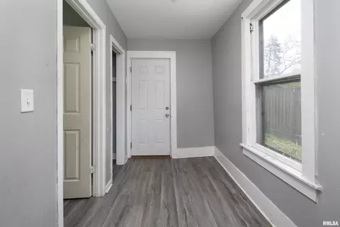 914 25th St, Moline, IL 61265 photo 2