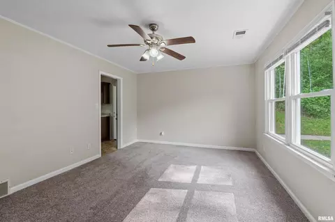 534 37th St, Moline, IL 61265 photo 2