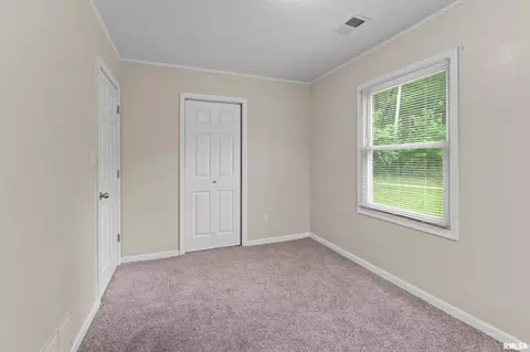 534 37th St, Moline, IL 61265 photo 9