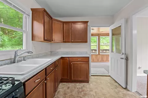 534 37th St, Moline, IL 61265 photo 6