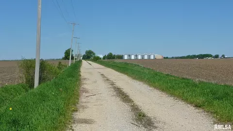 7936 Utica Ridge Rd, Davenport, IA 52807