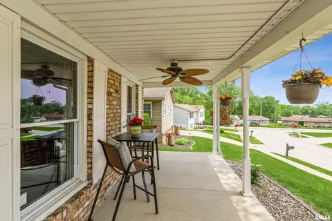 3414 15th St, Moline, IL 61265 photo 2