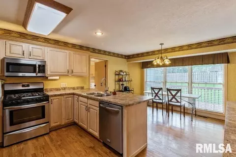 3610 72nd St, Moline, IL 61265 photo 9