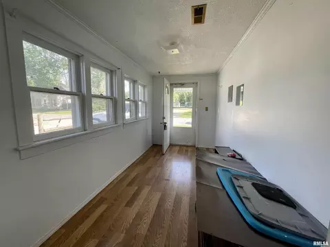 912 Elder St, Eldorado, IL 62930 photo 3