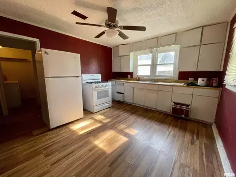 912 Elder St, Eldorado, IL 62930 photo 6