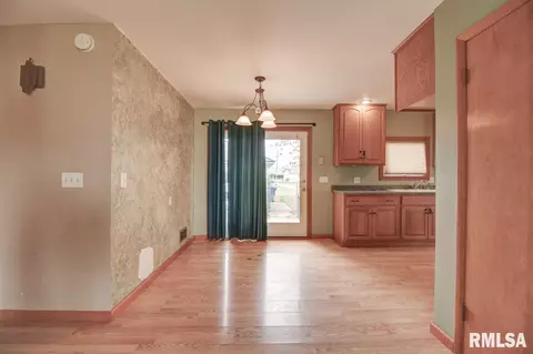 2206 Market St, Thomson, IL 61285 photo 4