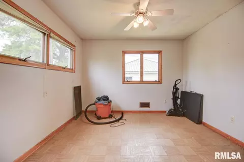 2206 Market St, Thomson, IL 61285 photo 8