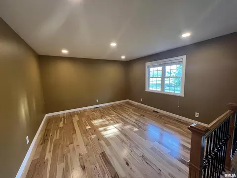 4610 51st St, Moline, IL 61265 photo 8