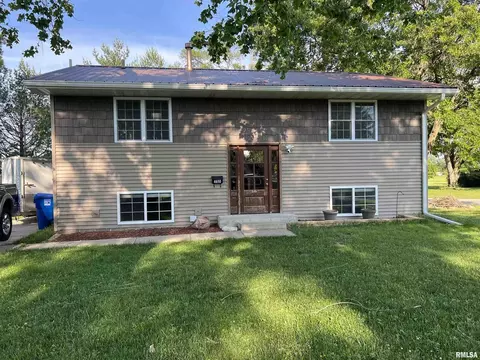 4610 51st St, Moline, IL 61265 photo 1