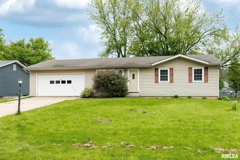 218 S Park View Dr, Eldridge, IA 52748 photo 1