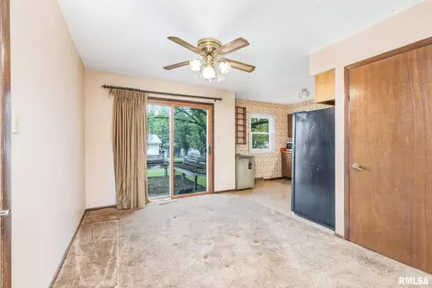 218 S Park View Dr, Eldridge, IA 52748 photo 6