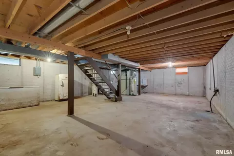 218 S Park View Dr, Eldridge, IA 52748 photo 18