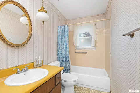218 S Park View Dr, Eldridge, IA 52748 photo 14
