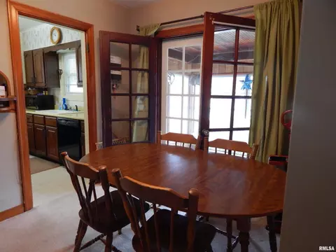 2137 3rd St, Moline, IL 61265 photo 7