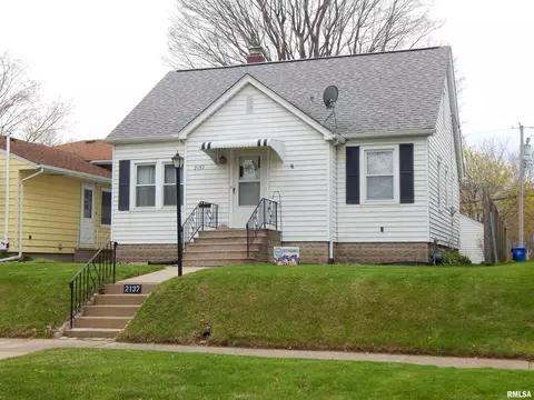 2137 3rd St, Moline, IL 61265 photo 2