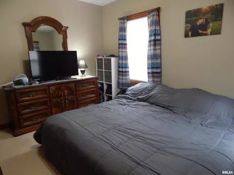 2137 3rd St, Moline, IL 61265 photo 17