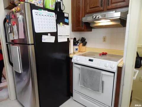 2137 3rd St, Moline, IL 61265 photo 9