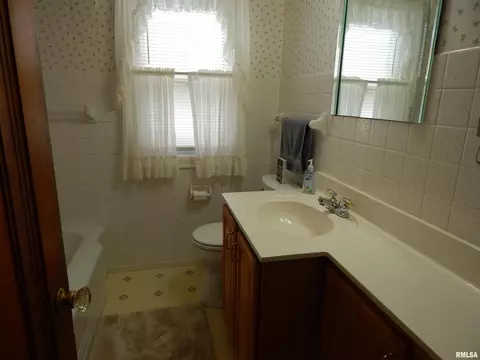 2137 3rd St, Moline, IL 61265 photo 11